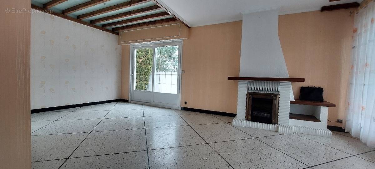 Maison à BRUAY-LA-BUISSIERE