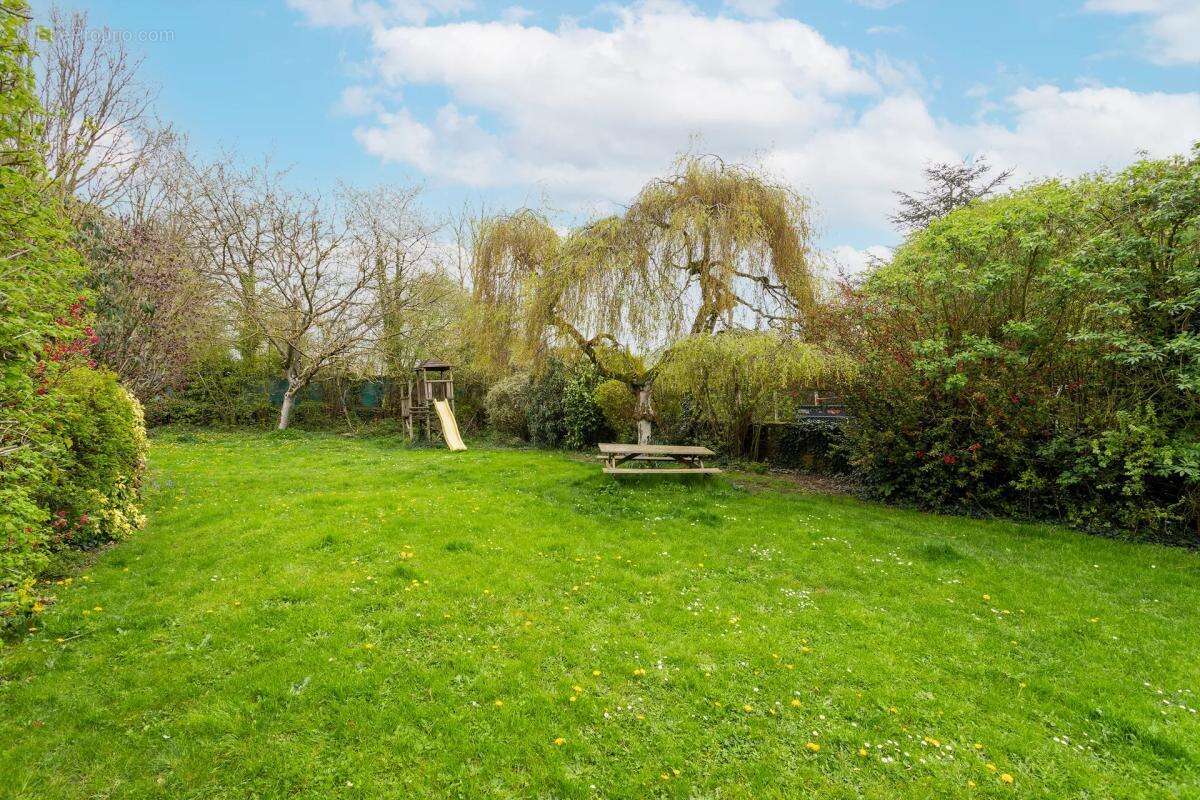 Maison à LA CHAPELLE-D'ARMENTIERES