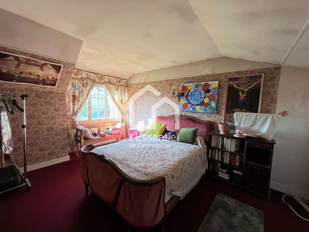 Maison à CHANTELOUP-LES-VIGNES