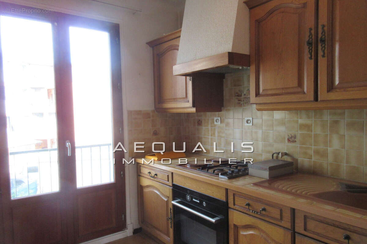 Appartement à SAINT-LAURENT-DU-VAR