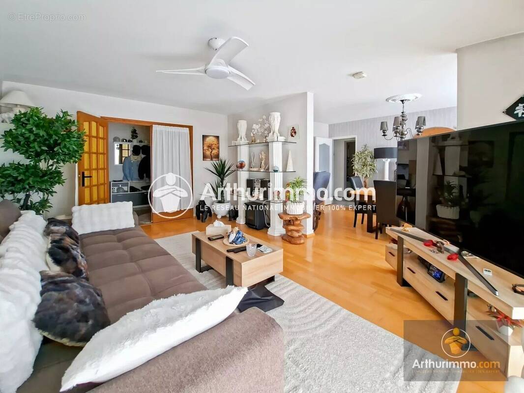 Appartement à SAINT-PIERRE-DU-PERRAY