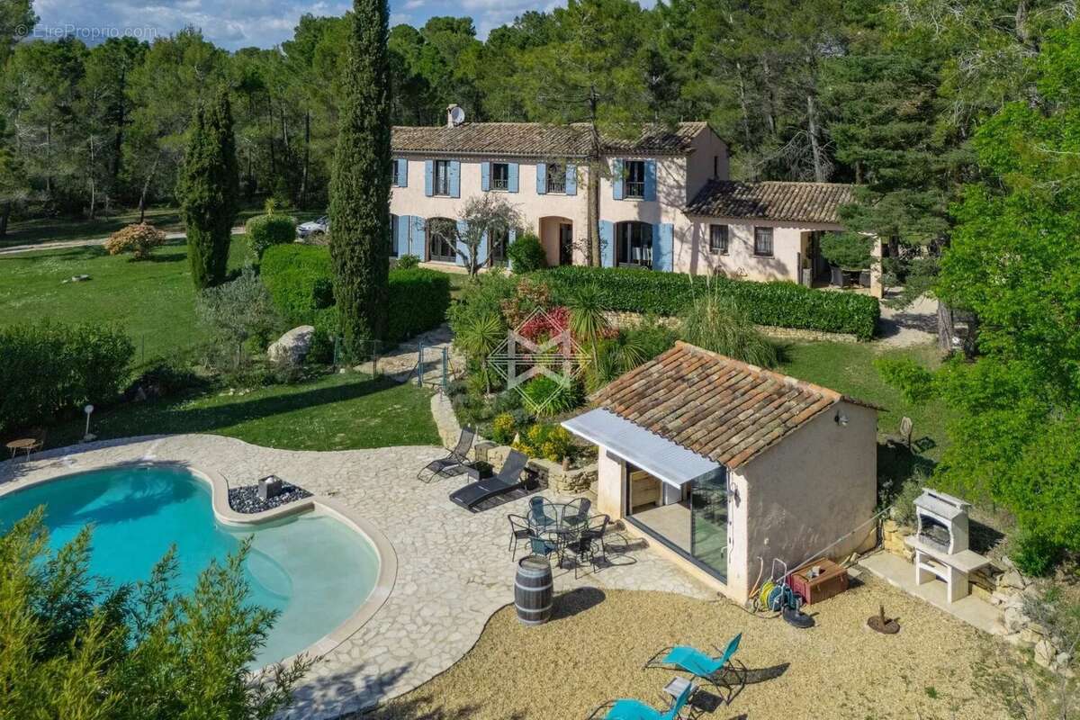 Maison à TOURRETTES