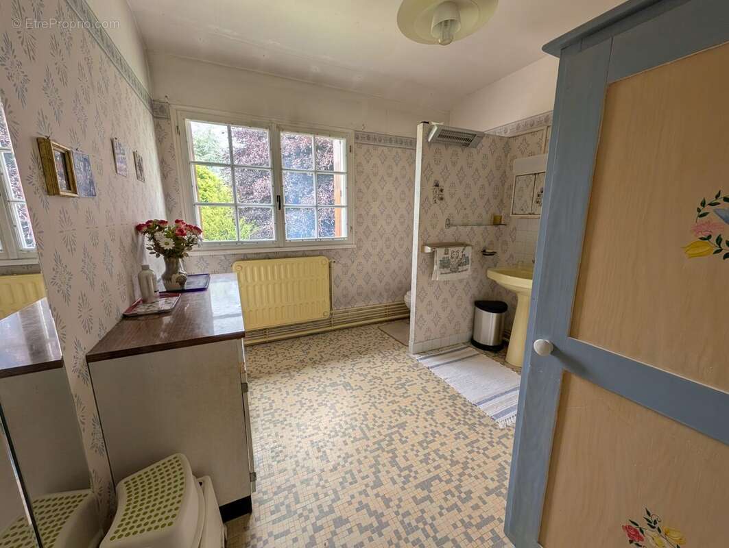 Maison à LES CLAYES-SOUS-BOIS
