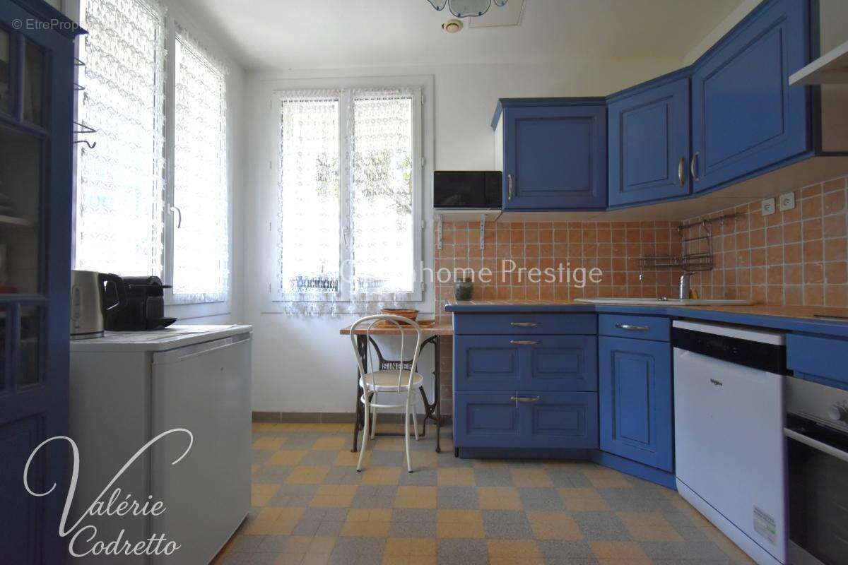 LE PRADET – LES OURSINIÈRES  Propriété 320 m² – 5 logements indépendants – Terrain 3 048 m² – Proche mer - photo 19