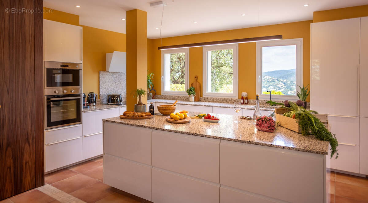 Maison à LA LONDE-LES-MAURES