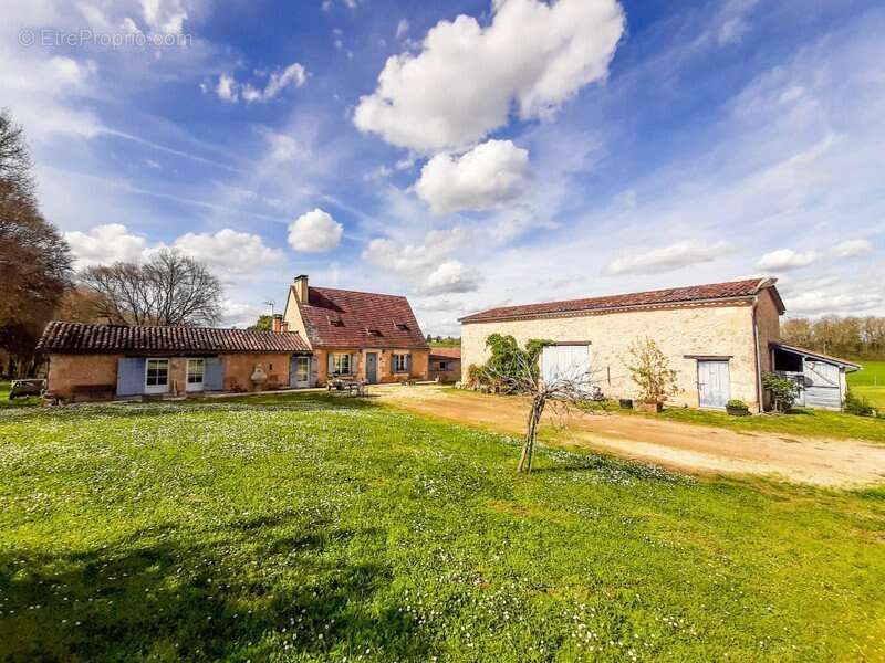 Maison à ANTONNE-ET-TRIGONANT
