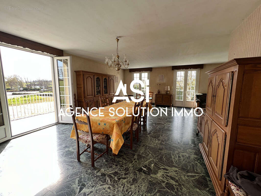 Maison à VILLAINES-LA-JUHEL