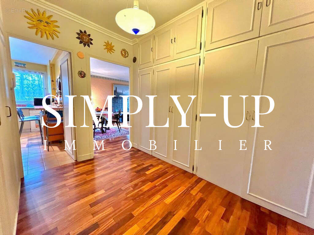 Appartement à LA CELLE-SAINT-CLOUD