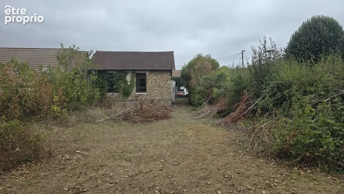 Bureaux de 120m2 divise en 2 parties sur 670m2 de terrain clos. - photo 3
