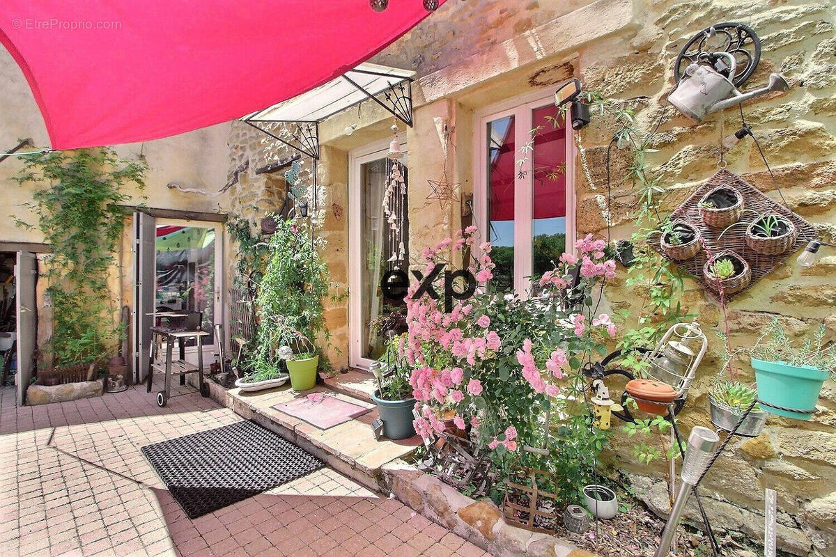 Maison à SUZE-LA-ROUSSE