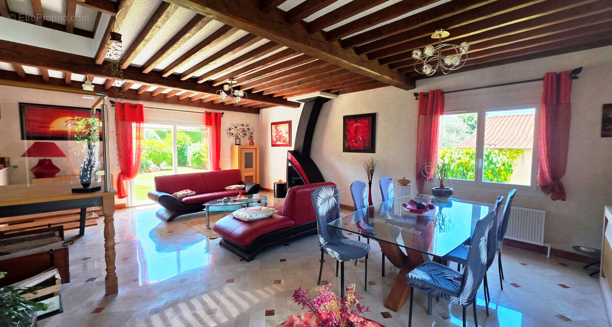 Maison à SAINT-PIERRE-DE-CHANDIEU