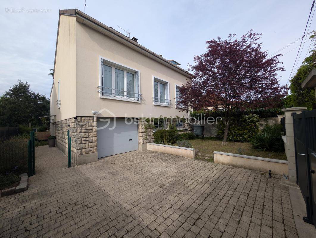 Maison à CHAMPS-SUR-MARNE