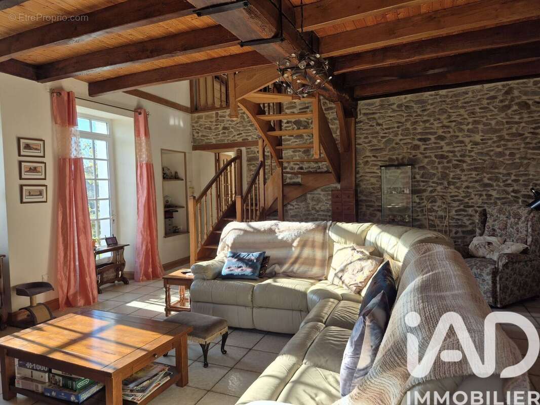 Photo 6 - Maison à LE BUSSEAU