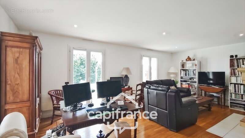 Maison à vendre 6 pièces 142 m² LALINDE (24) - Terrain 1933 m² - photo 6