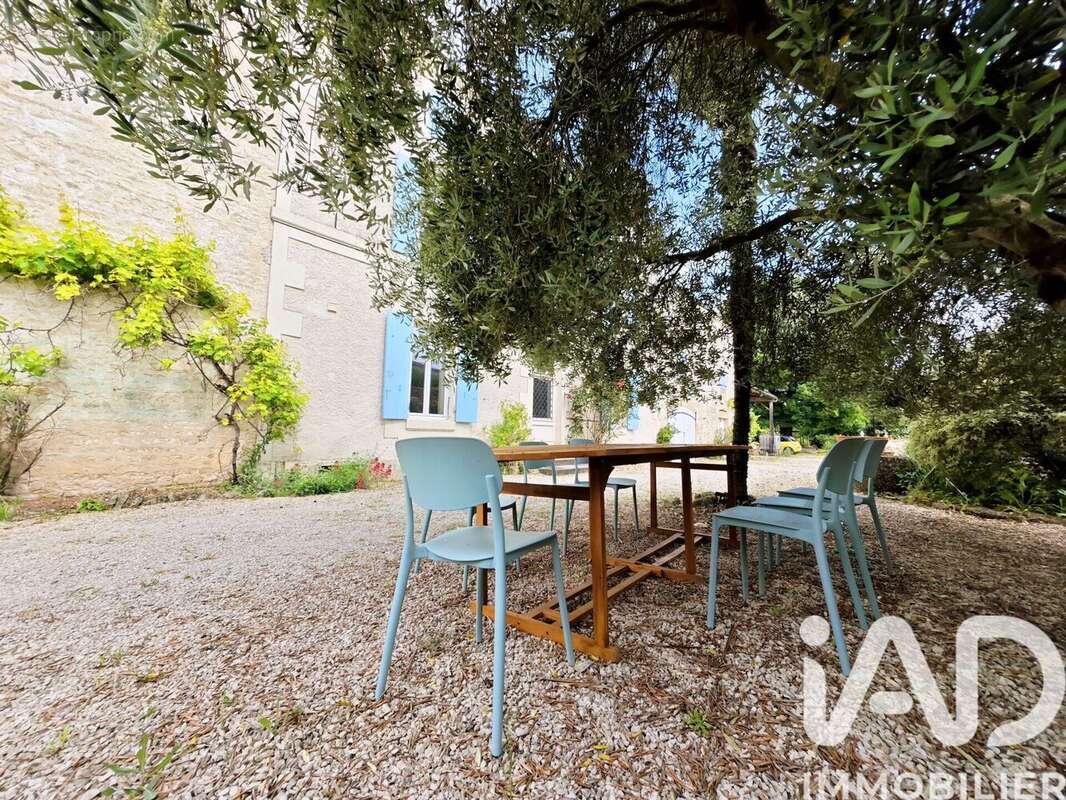 Maison 174 m² à Dampierre-Sur-Boutonne  - photo 2