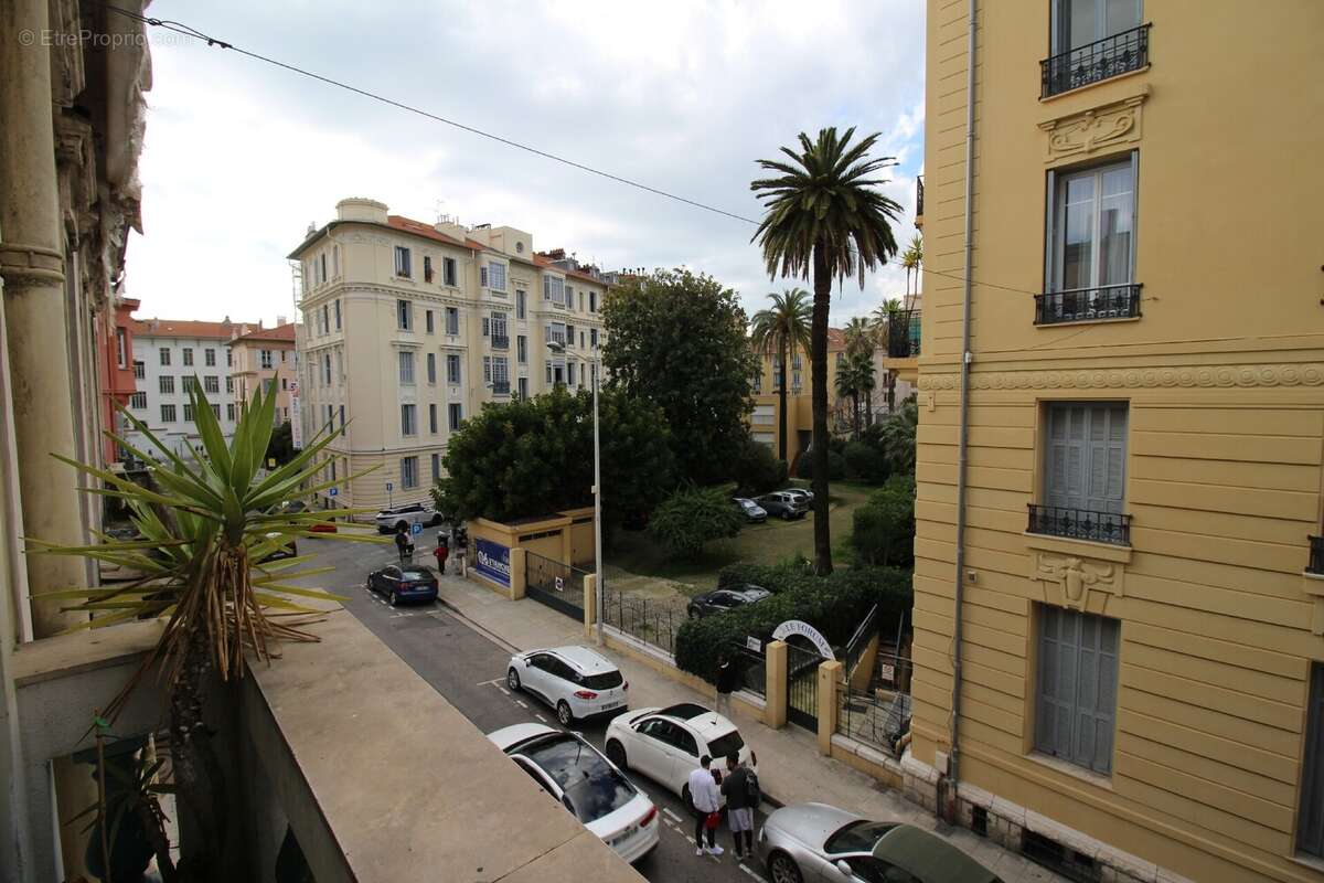 Appartement à SAINT-LAURENT-DU-VAR
