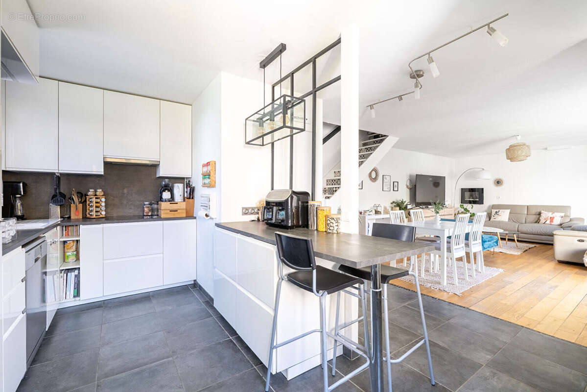 Maison à JOUY-LE-MOUTIER