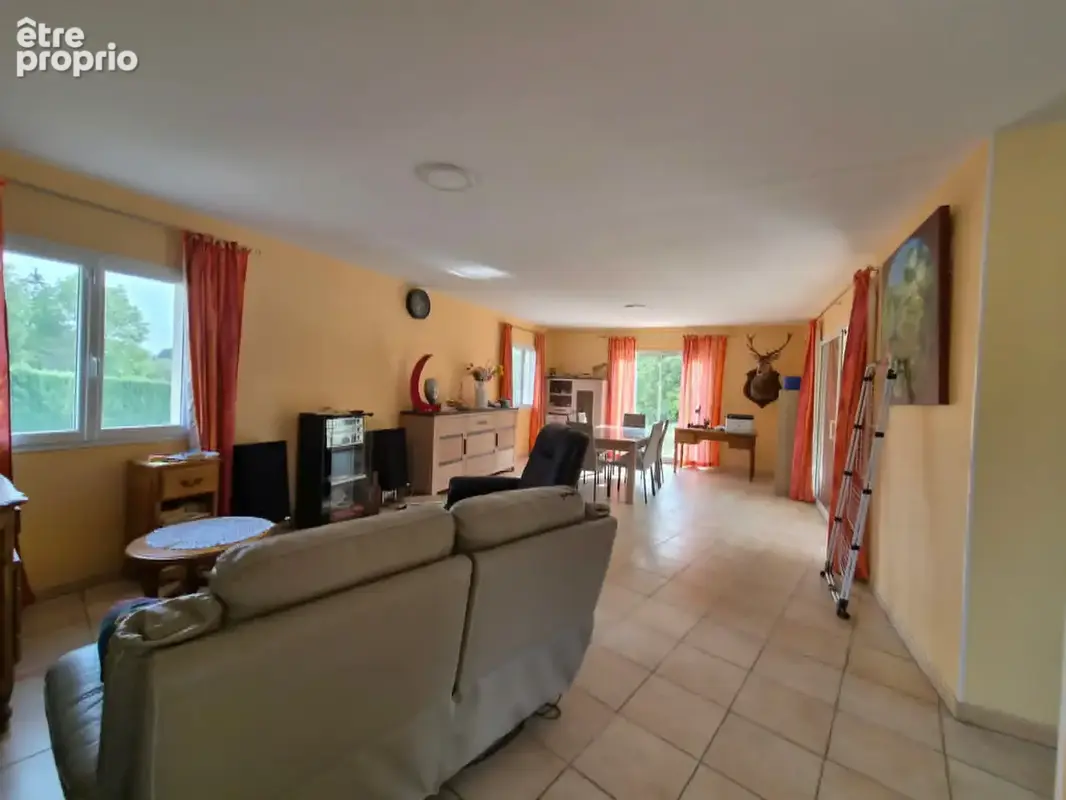Grande maison avec jardin de 3.000 m2 - photo 2
