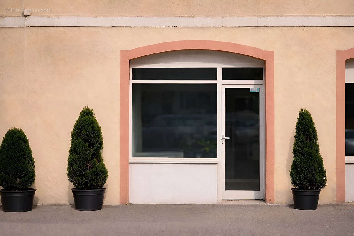 Local commercial de 28 m2 - proche Place Grévy - photo 4