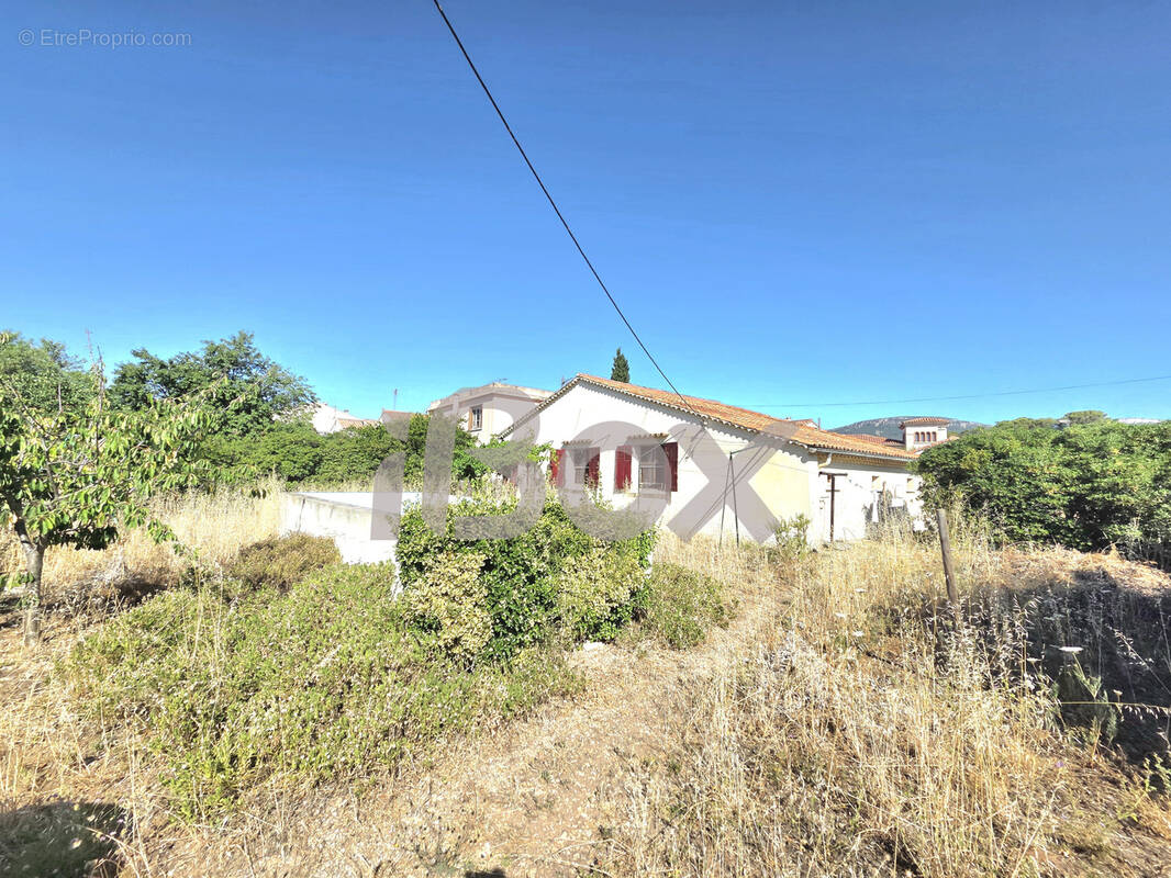Maison à CUERS