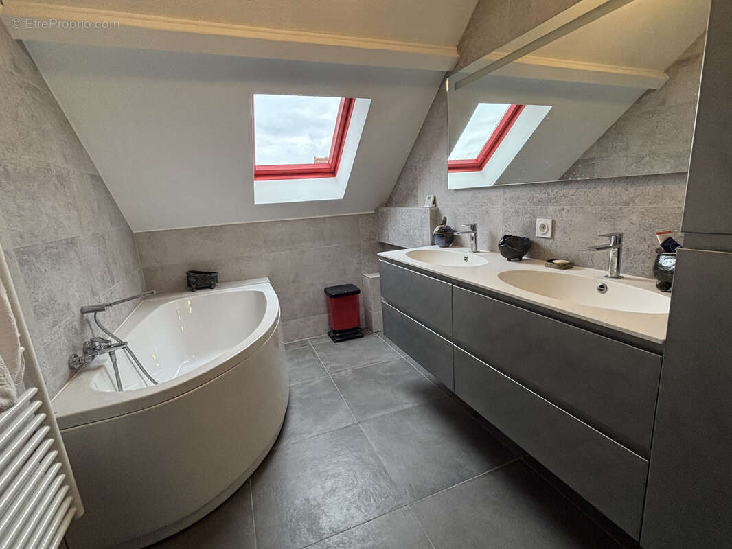 Maison à LESSARD-LE-NATIONAL