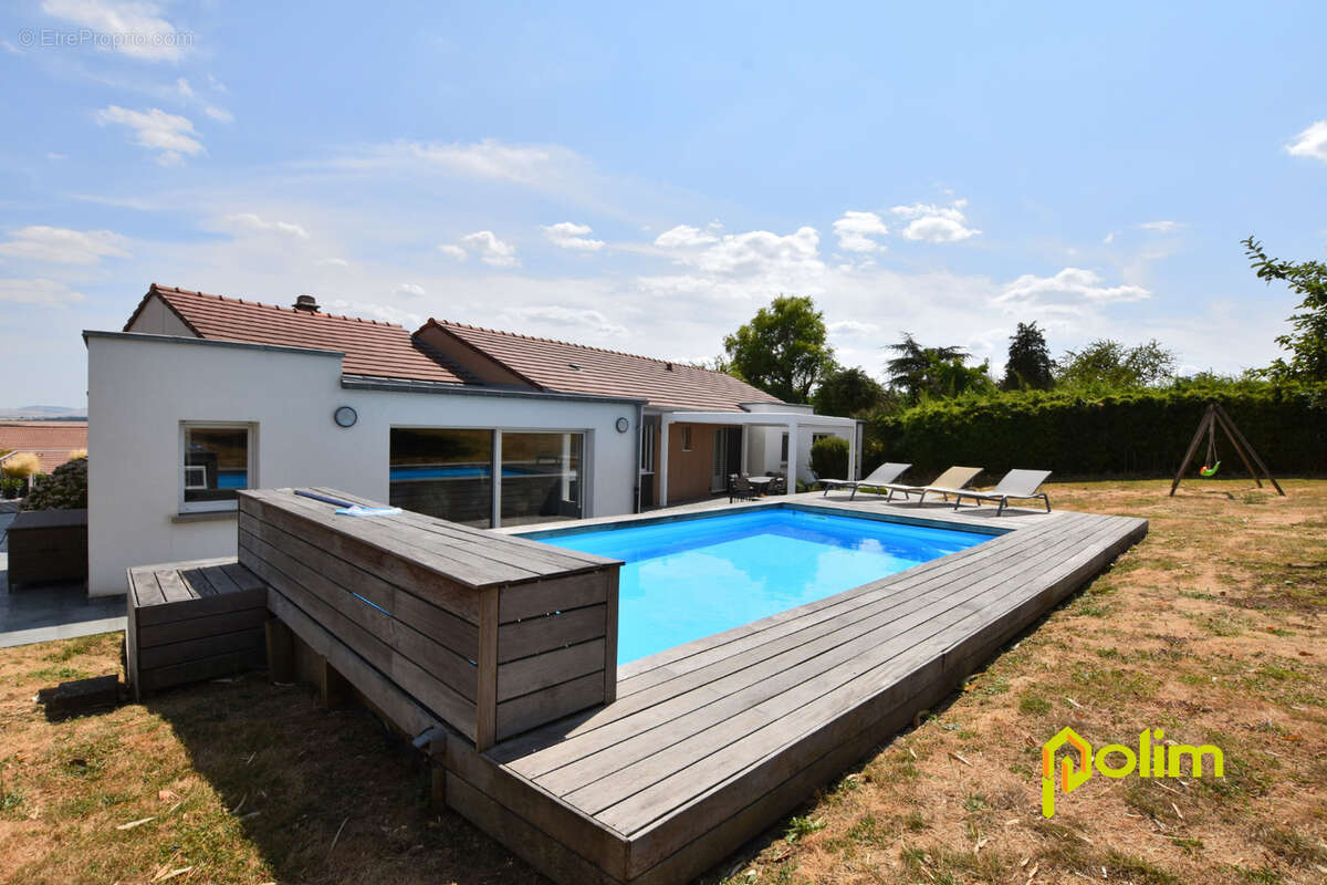 Villa d’exception de 213 m2 avec piscine chauffée et vaste terrain proche accès A31. - photo 3