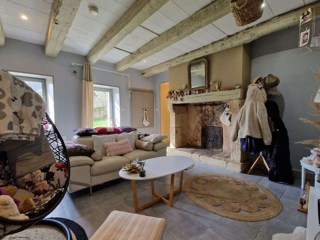 salon - Maison à LE BUGUE