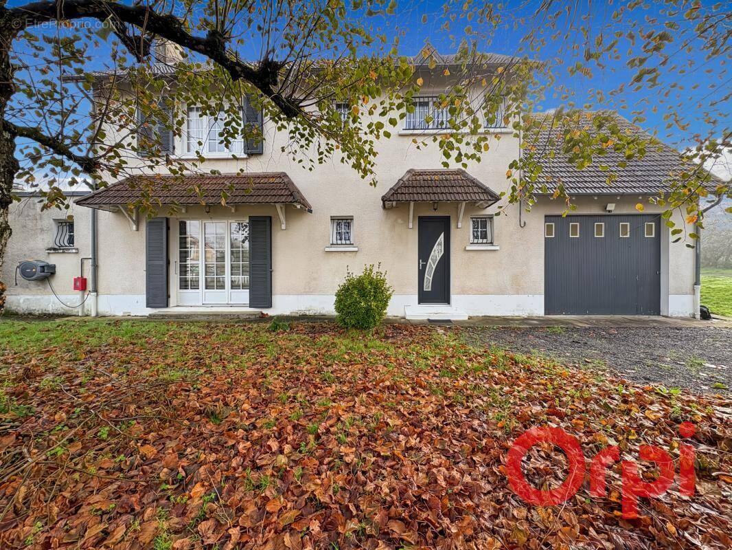 Maison à LA GUERCHE-SUR-L&#039;AUBOIS