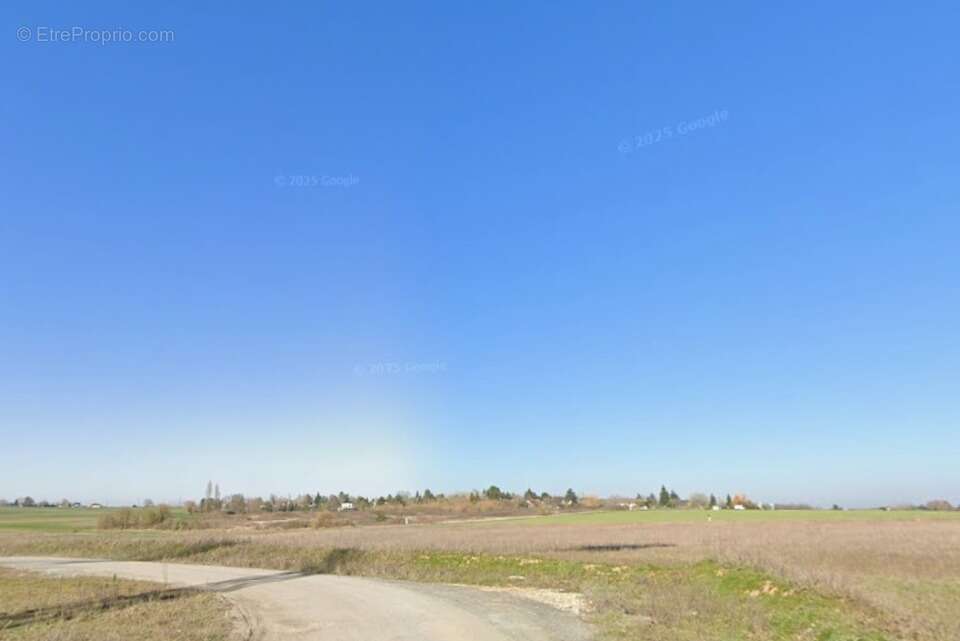 Terrain à ARTANNES-SUR-INDRE