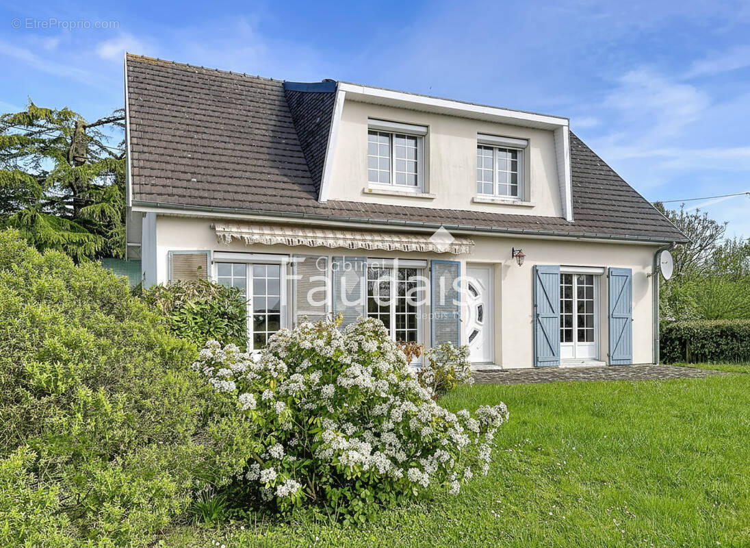 Maison à COUTANCES