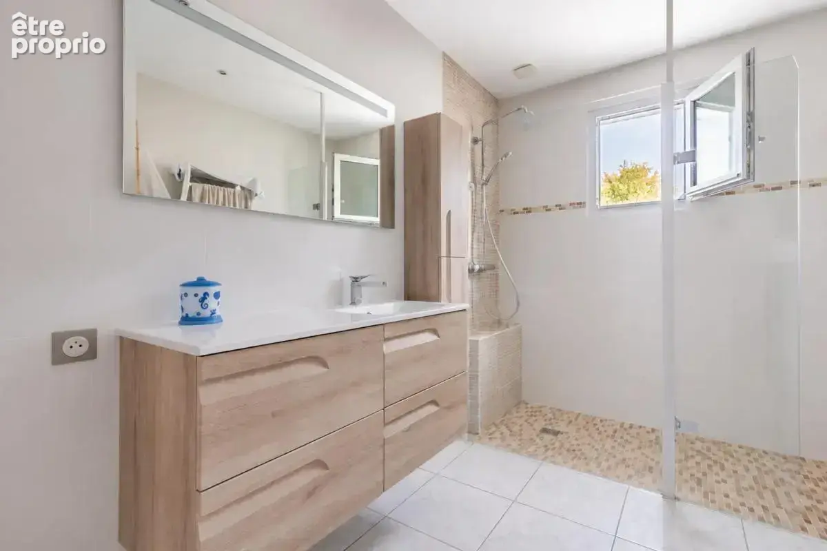 Maison plain pied 5 pièces de 101 m² à Thouaré-sur-Loire - photo 8
