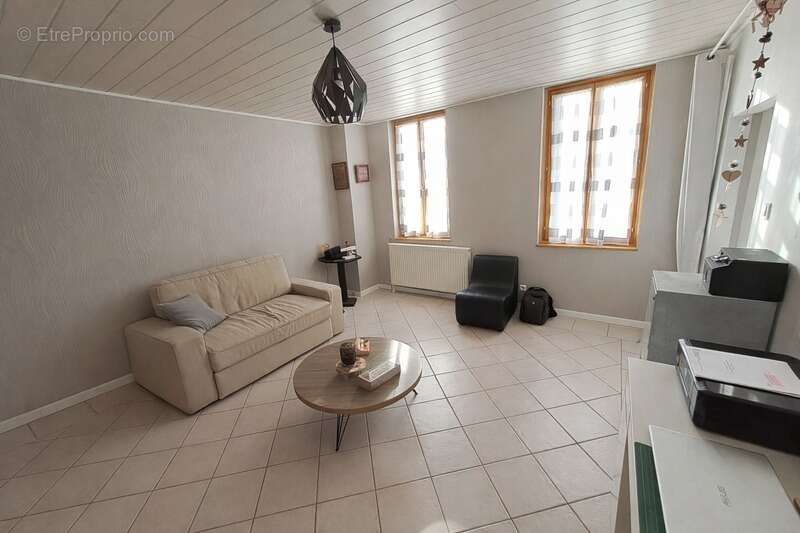 Maison à SAINT-YZAN-DE-SOUDIAC