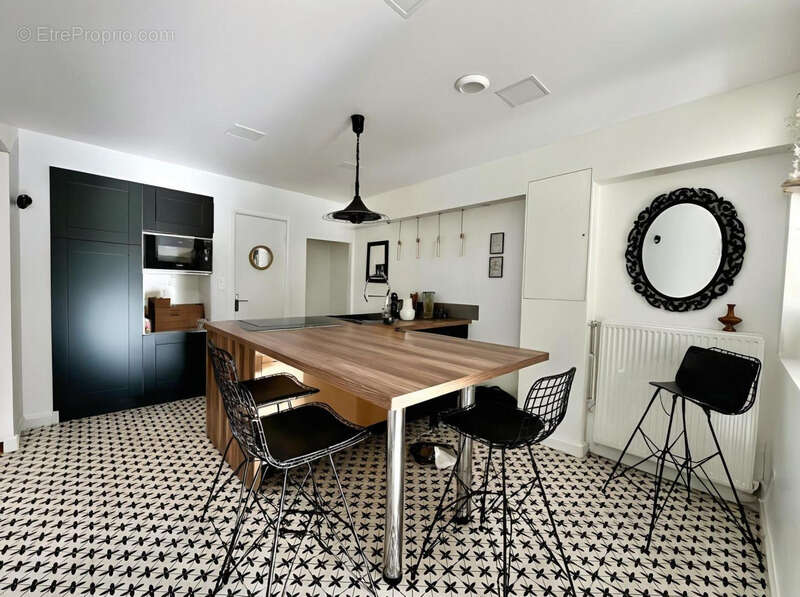 Maison à COMMELLE-VERNAY