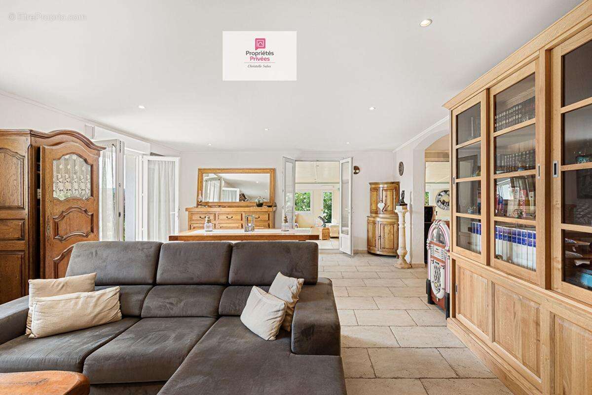 propriété de 7 pièces avec un chalet de 42 M2 avec piscine-lagon sur Tourrettes - photo 5
