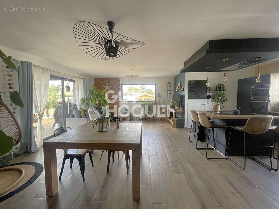 Maison à CHATEAUNEUF