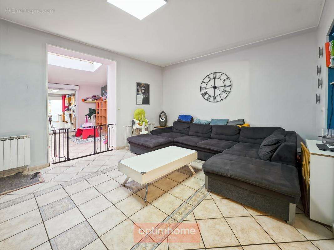 Maison de ville de 146 m² – 4 chambres – bureau – cour et jardin - photo 7