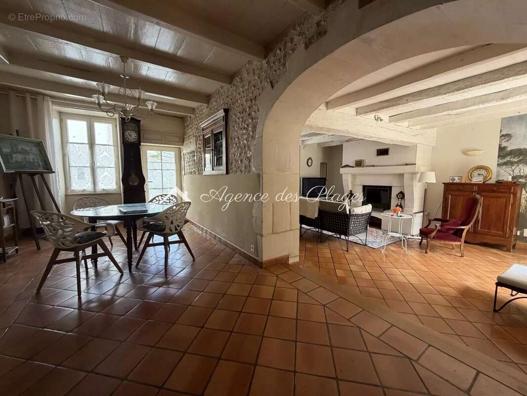 Maison à MESCHERS-SUR-GIRONDE