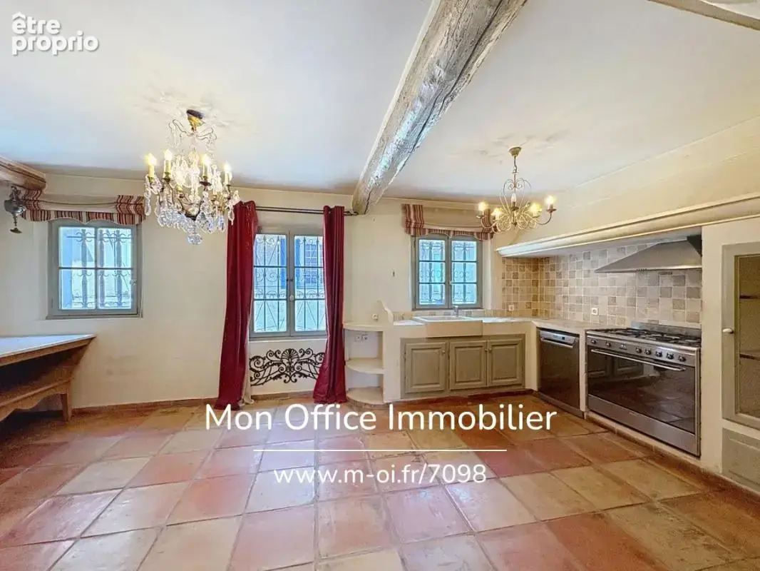 Référence : 7098-les - maison de maître t7 à rénover au coeur du village de cogolin - photo 7