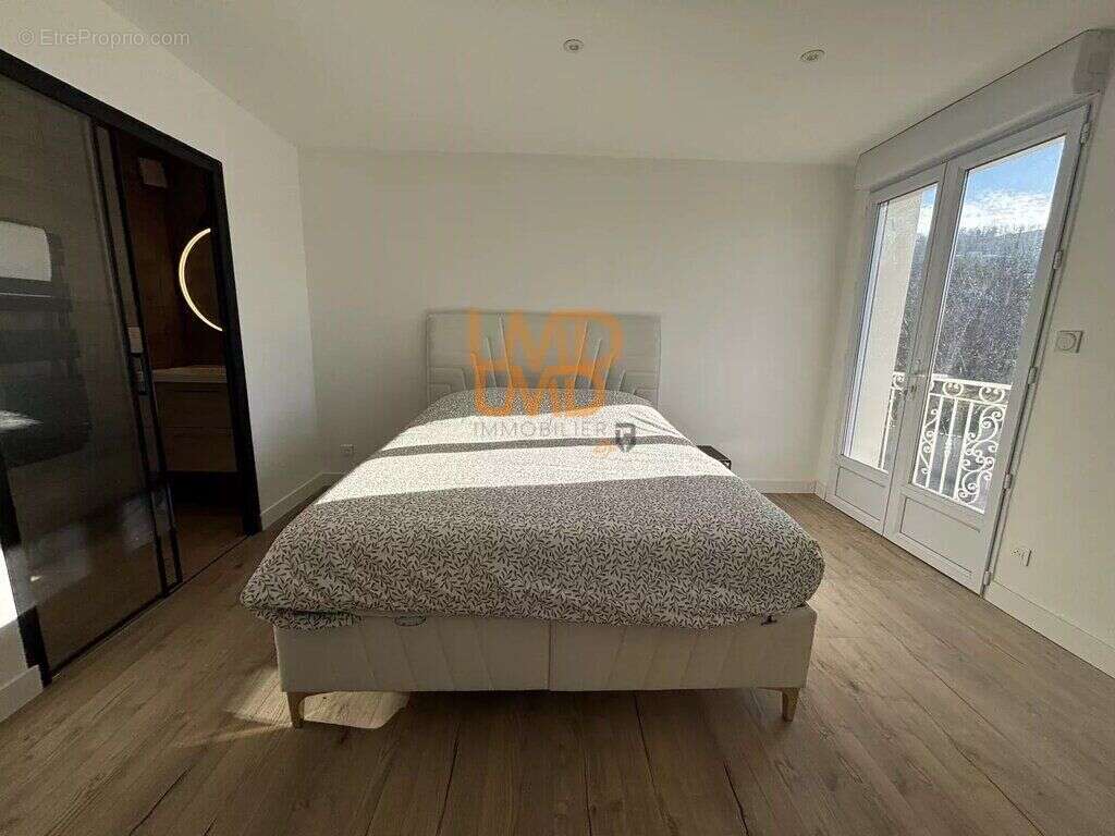 Maison à MIREFLEURS