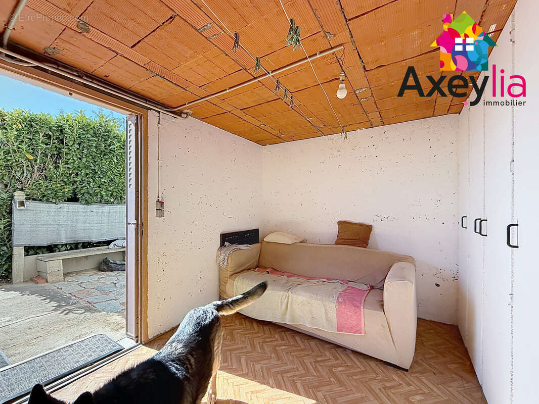 A vendre - mably - maison louée élevée sur sous-sol avec deux chambres, garage et terrain - photo 12