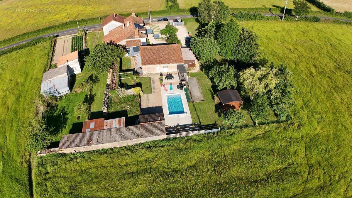 Maison 120 m² à Moussac  - photo 4