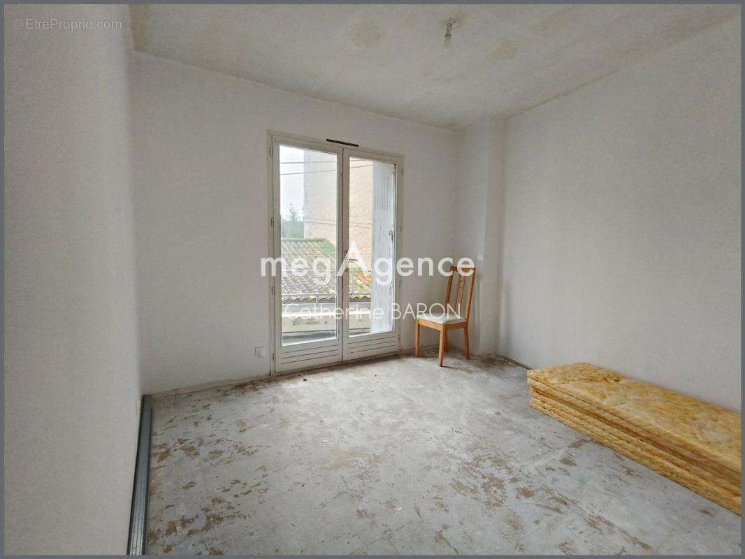 Immeuble 95m2 - 1 T2 et 1 T3 avec terrasse - photo 4