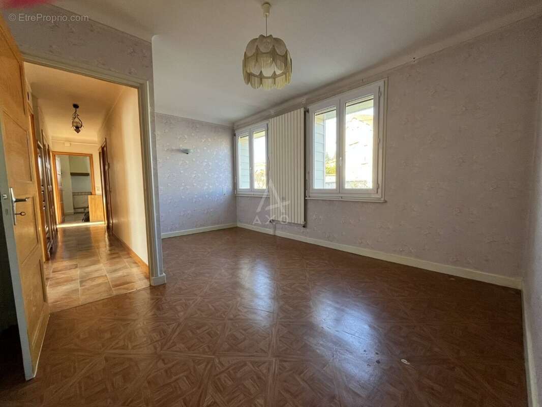 Maison à SAINT-REMY-SUR-DUROLLE