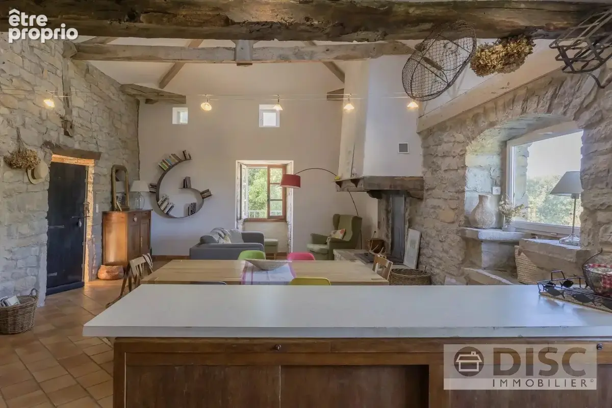 Charmante maison de campagne en pierre rénovée avec piscine et 1,7 ha - photo 7