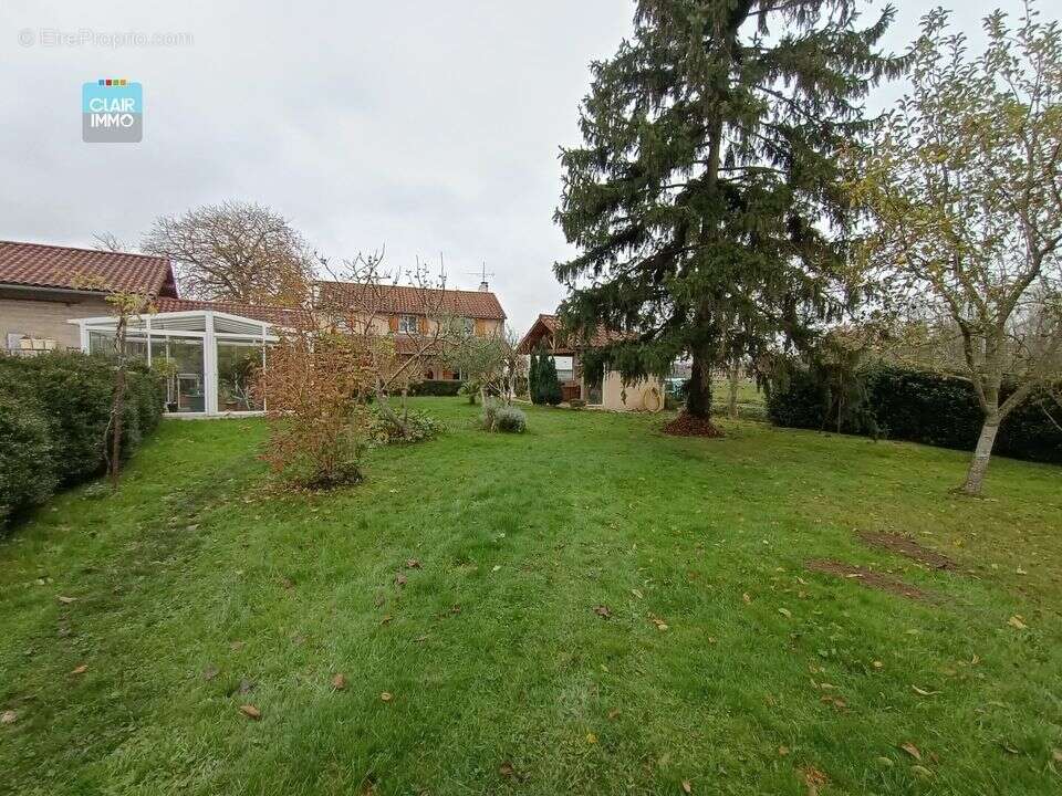 A CHEVROUX MAISON 4 PIECES DE 145 M² SUR TERRAIN DE 1 000 M²  - Maison à CHEVROUX