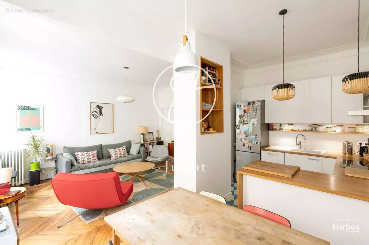 Appartement à PARIS-18E