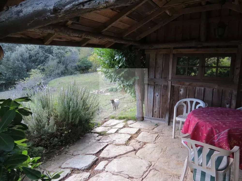 Maison à SAINT-GERMAIN-DE-CALBERTE