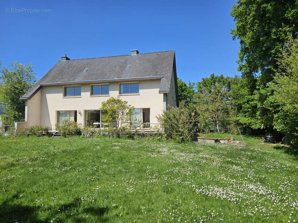 Maison à VERN-SUR-SEICHE