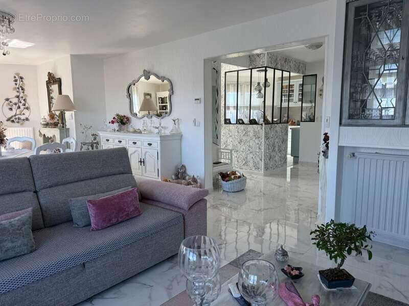 TARBES (65) - Dernier étage - Appartement d'exception de 130 m2 avec balcons - photo 5