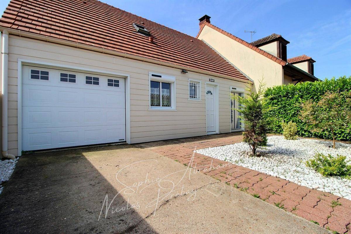 Maison à TOURY